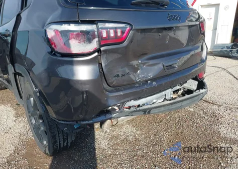 2024 Jeep Compass Latitude 4X4 z USA, uszkodzony, nr VIN 3C4NJDBN1RT612632